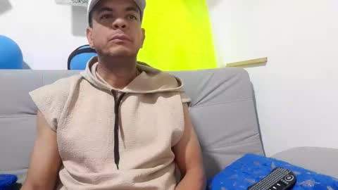 Snapshot of latinmartin254 chatting on October 12, 2:11 pm latinmartin254 online show from October 12, 2:11 pm