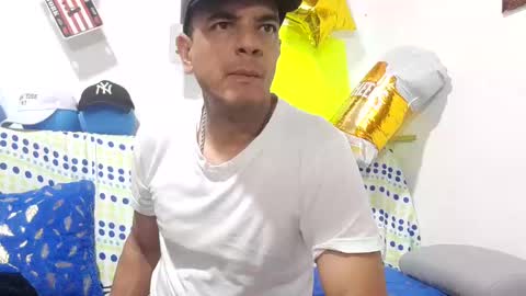 Snapshot of latinmartin254 chatting on October 8, 1:32 am latinmartin254 online show from October 8, 1:32 am