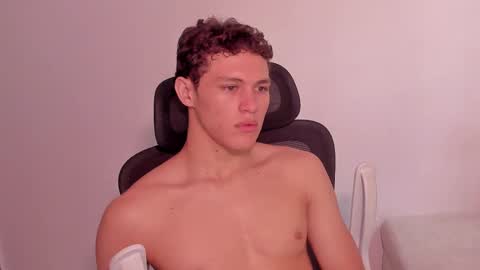 Laureent online show from March 15, 7:09 pm