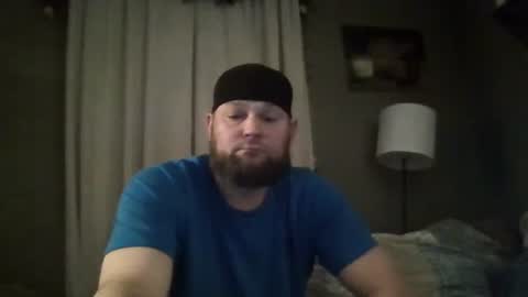 layinlow42 online show from February 2, 5:32 am