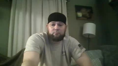 layinlow42 online show from January 20, 5:15 am