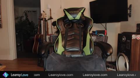 Learoy online show from December 12, 1:43 am