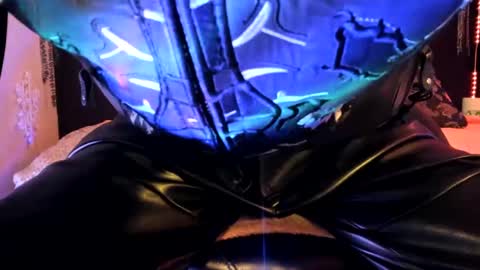Snapshot of leatherdude69 chatting on January 30, 1:00 am leatherdude69 online show from January 30, 1:00 am