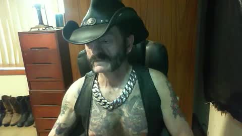 leathergreaser online show from January 15, 9:06 pm