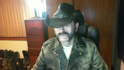 leathergreaser online show from May 28, 8:29 pm