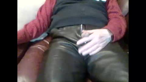 leatherpants68 online show from April 1, 8:39 pm