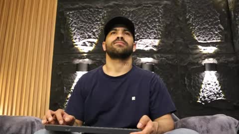 Leo  Diaz online show from April 23, 11:07 pm