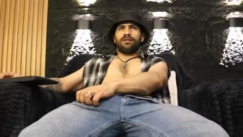 Leo  Diaz online show from April 24, 11:51 pm