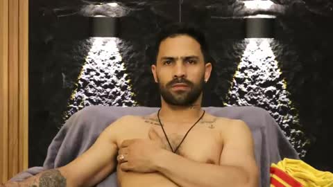 Leo  Diaz online show from April 22, 3:02 am