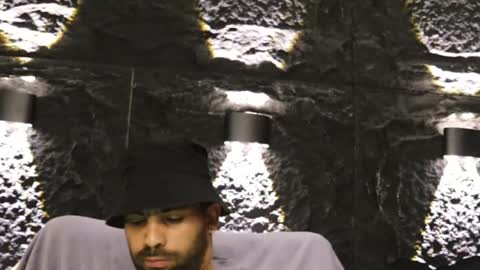 Leo  Diaz online show from April 21, 2:51 am