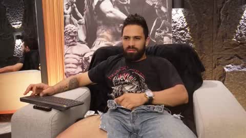 Snapshot of leo_diaz01 chatting on September 24, 2:00 am Leo Diaz online show from September 24, 2:00 am
