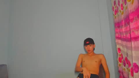 Snapshot of leo_hottiesexyasian chatting on October 4, 2:22 pm Leo online show from October 4, 2:22 pm