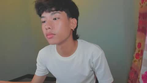 Snapshot of leo_hottiesexyasian chatting on October 5, 2:43 pm Leo online show from October 5, 2:43 pm