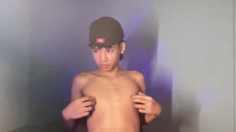 Snapshot of leo_hottiesexyasian chatting on October 14, 5:31 pm Leo online show from October 14, 5:31 pm