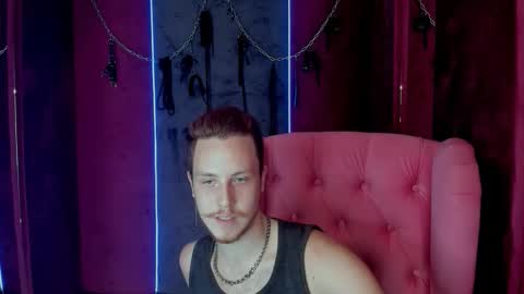 Snapshot of leo_mooree chatting on October 16, 5:10 pm Leo online show from October 16, 5:10 pm