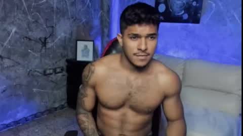 Leo independent model online show from February 5, 2:51 am