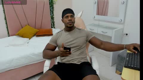 Leandro jones online show from November 14, 4:04 am