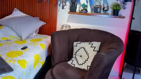 Leandro jones online show from October 25, 4:14 am