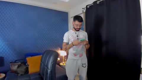 Snapshot of leondevereda_ chatting on January 2, 7:40 pm Len online show from January 2, 7:40 pm