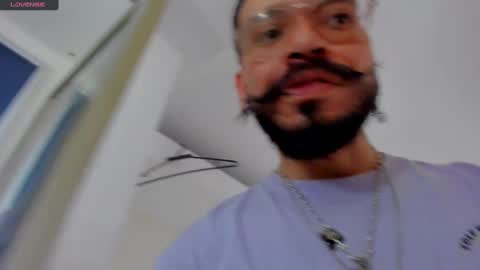 Snapshot of leondevereda_ chatting on February 13, 7:52 pm Len online show from February 13, 7:52 pm