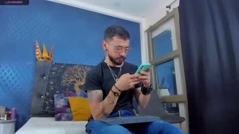 Snapshot of leondevereda_ chatting on February 7, 11:03 pm Len online show from February 7, 11:03 pm