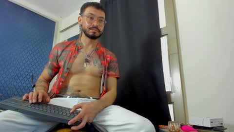 Snapshot of leondevereda_ chatting on December 6, 7:56 pm Len online show from December 6, 7:56 pm
