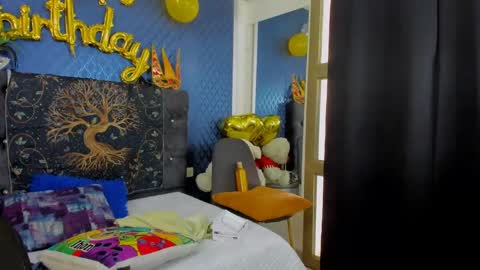Snapshot of leondevereda_ chatting on February 19, 9:03 pm Len online show from February 19, 9:03 pm