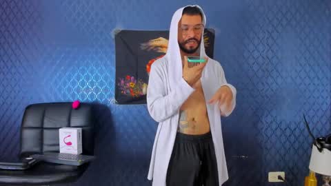Snapshot of leondevereda_ chatting on December 10, 7:54 pm Len online show from December 10, 7:54 pm