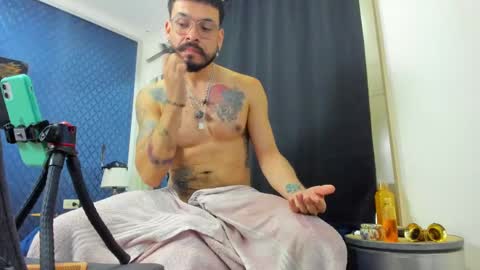 Snapshot of leondevereda_ chatting on December 7, 8:05 pm Len online show from December 7, 8:05 pm