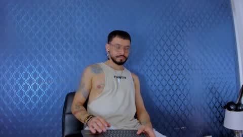 Snapshot of leondevereda_ chatting on December 27, 7:35 pm Len online show from December 27, 7:35 pm