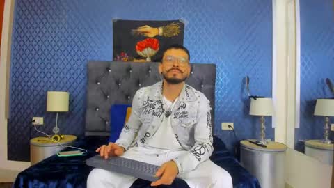 Snapshot of leondevereda_ chatting on December 9, 3:40 am Len online show from December 9, 3:40 am
