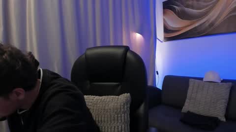 Leo  online show from February 20, 6:26 am