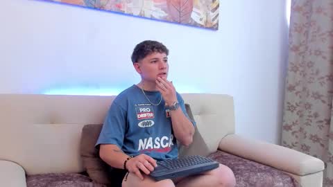 Snapshot of leoo_miller chatting on October 6, 8:46 pm Leo online show from October 6, 8:46 pm