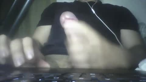 Snapshot of leoonel_95 chatting on January 25, 8:00 am leoonel_95 online show from January 25, 8:00 am