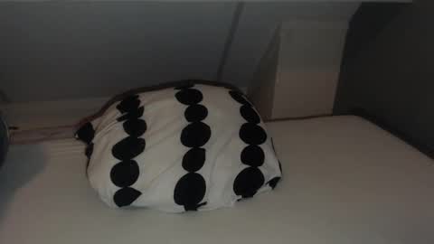 lewenzi online show from October 9, 10:25 pm