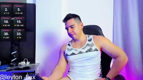 Snapshot of leyton_flexx chatting on October 10, 1:54 am L E Y T O N online show from October 10, 1:54 am