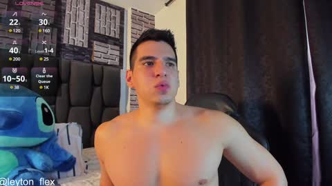 Snapshot of leyton_flexx chatting on January 5, 9:03 pm L E Y T O N online show from January 5, 9:03 pm