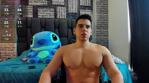 Snapshot of leyton_flexx chatting on December 8, 8:04 pm L E Y T O N online show from December 8, 8:04 pm