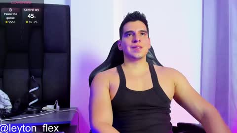 Snapshot of leyton_flexx chatting on October 7, 12:37 am L E Y T O N online show from October 7, 12:37 am