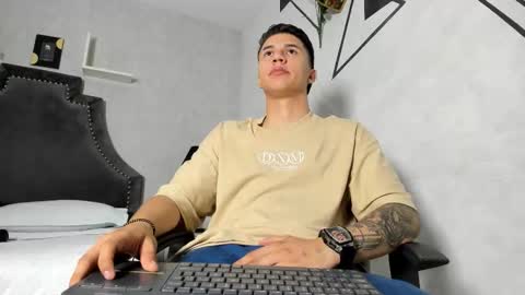 Snapshot of liaamsmiith_ chatting on October 14, 12:34 pm Liam Smith online show from October 14, 12:34 pm