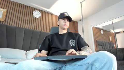 Snapshot of liaamsmiith_ chatting on October 2, 12:31 pm Liam Smith online show from October 2, 12:31 pm