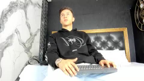 Snapshot of liaamsmiith_ chatting on September 22, 12:05 pm Liam Smith online show from September 22, 12:05 pm
