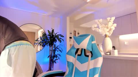 Liam online show from February 28, 6:45 am