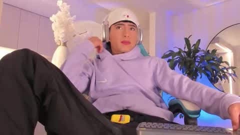 Liam online show from March 2, 3:28 am