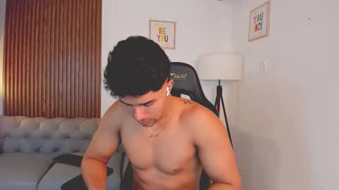 Snapshot of liam_colliins chatting on October 18, 11:59 am Liam Collins online show from October 18, 11:59 am