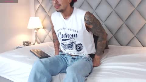 Snapshot of liam_espinoza chatting on October 14, 9:00 pm Liam Espinoza online show from October 14, 9:00 pm