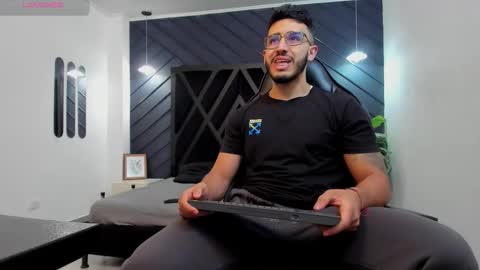 LIAM KLEIN online show from November 19, 11:32 am