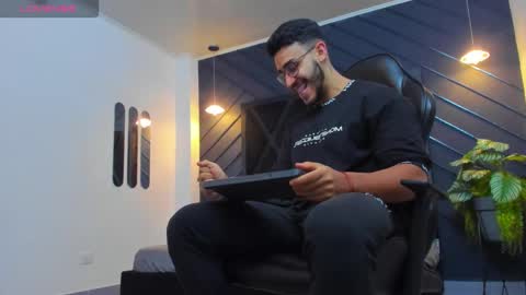 Snapshot of liam_kleiin chatting on October 15, 11:18 am LIAM KLEIN online show from October 15, 11:18 am