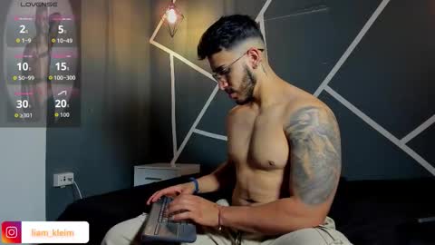 LIAM KLEIN online show from March 8, 3:16 pm