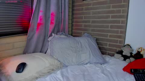 liam online show from April 25, 3:42 am